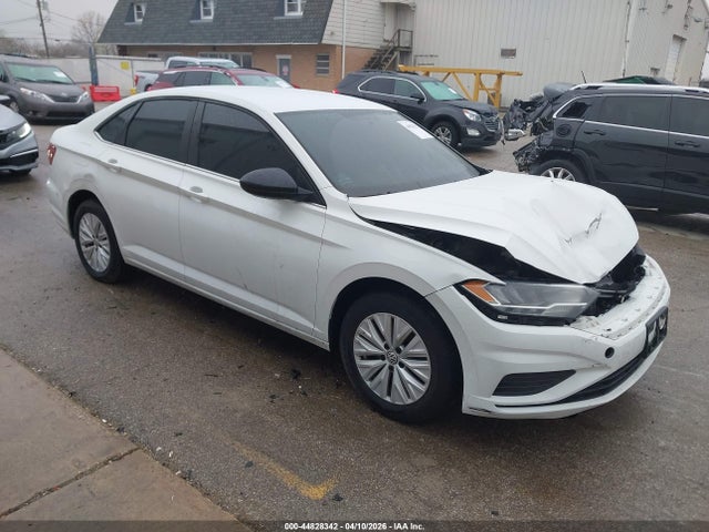 Salvage Volkswagen Jetta Image