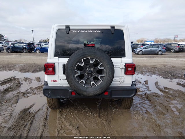 Jeep Wrangler 4-door Sahara 4x4