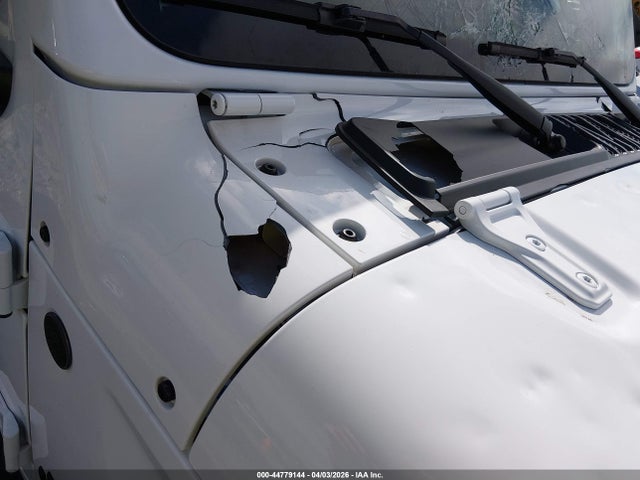 Jeep Wrangler 4-door Sahara 4x4