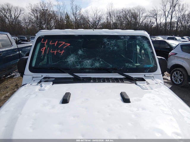 Jeep Wrangler 4-door Sahara 4x4