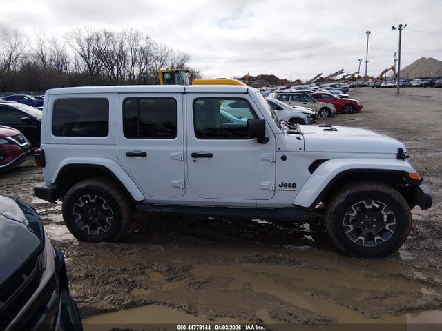 Jeep Wrangler 4-door Sahara 4x4