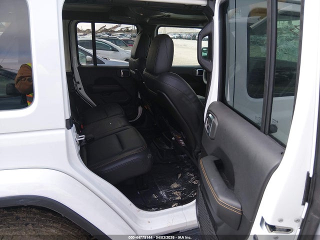 Jeep Wrangler 4-door Sahara 4x4