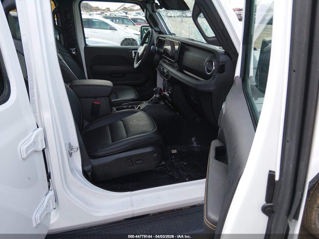 Jeep Wrangler 4-door Sahara 4x4