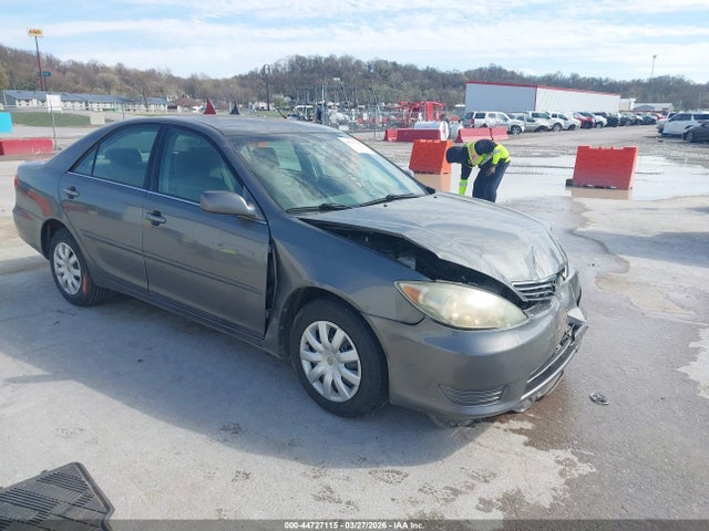 Salvage Toyota Camry Image