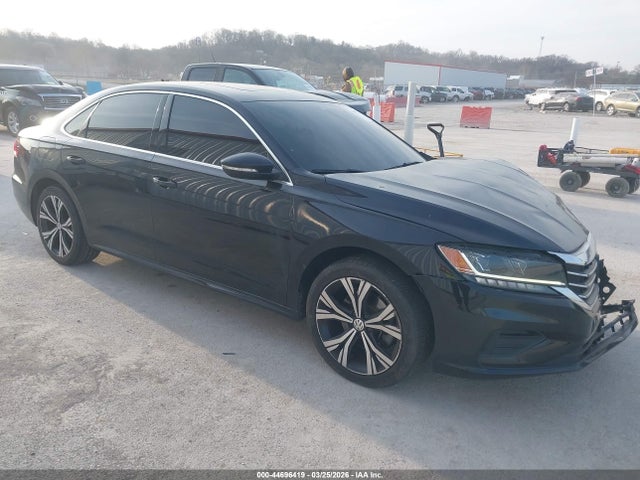 Salvage Volkswagen Passat Image