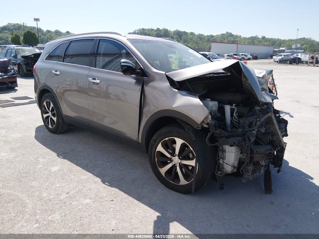 Salvage Kia Sorento Image