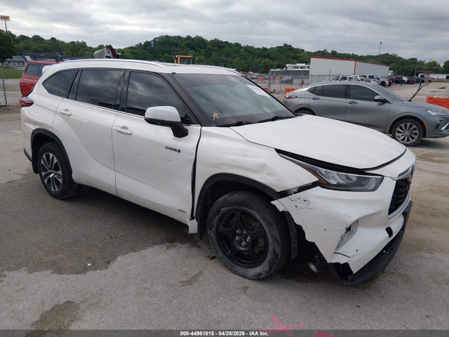 Salvage Toyota Highlander Image