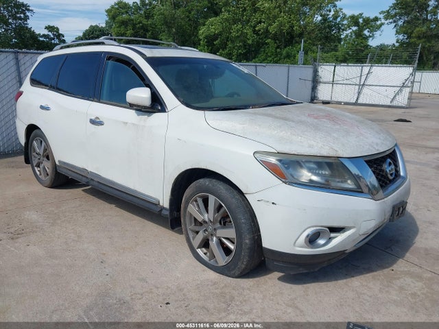 Salvage Nissan Pathfinder Image