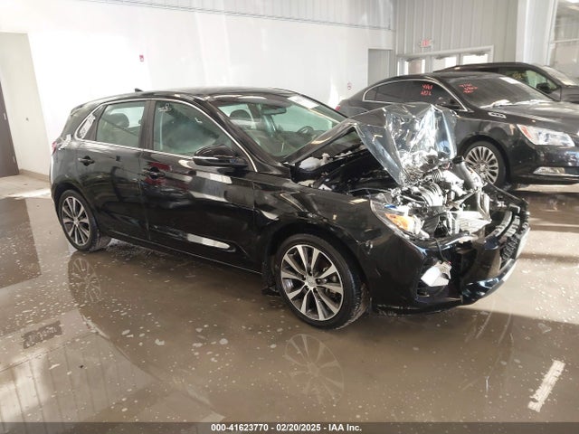 Salvage Hyundai ELANTRA Image