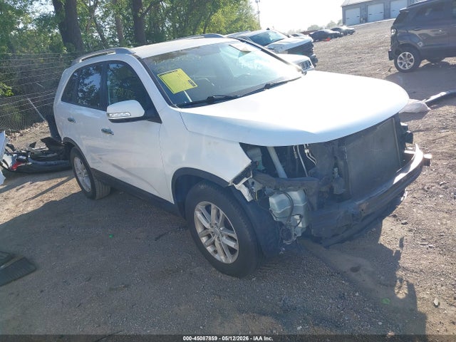 Salvage Kia Sorento Image