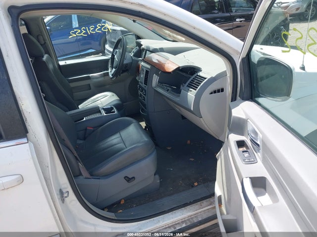 Chrysler Town & Country Touring