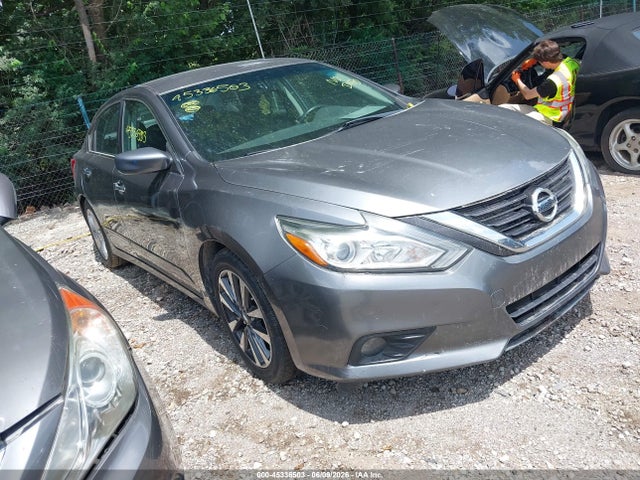 Salvage Nissan Altima Image
