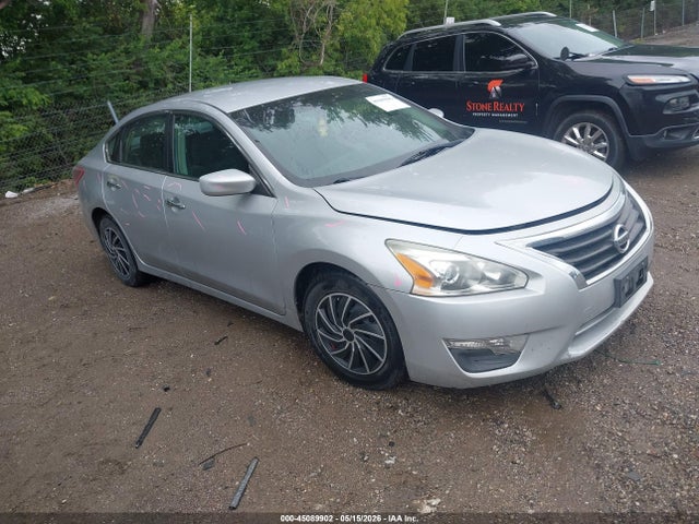 Salvage Nissan Altima Image