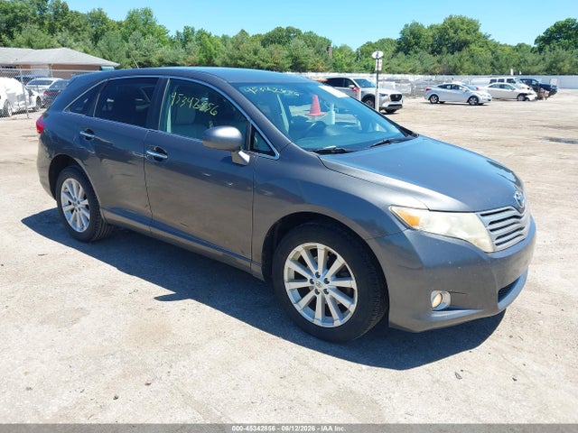 Salvage Toyota Venza Image