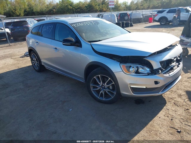 Salvage Volvo V60 Cross Country Image