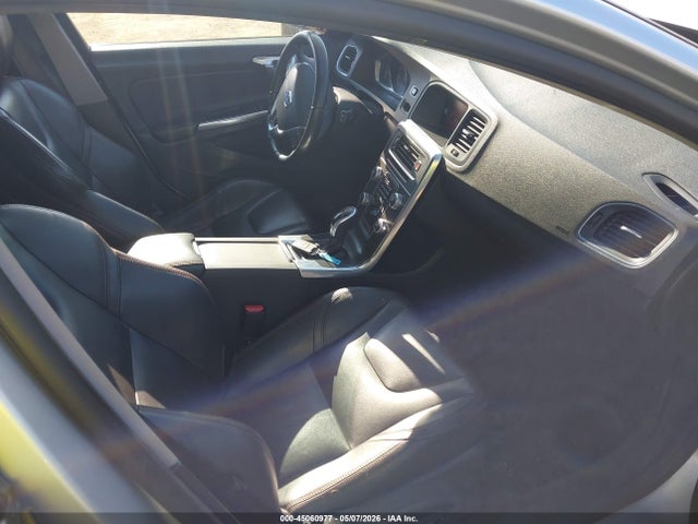 Volvo V60 Cross Country T5