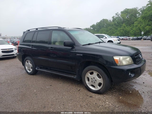 Salvage Toyota Highlander Image