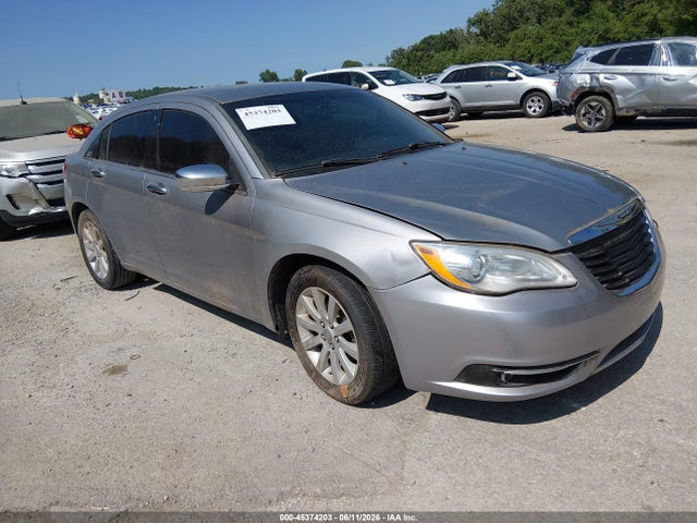 Salvage Chrysler 200 Image