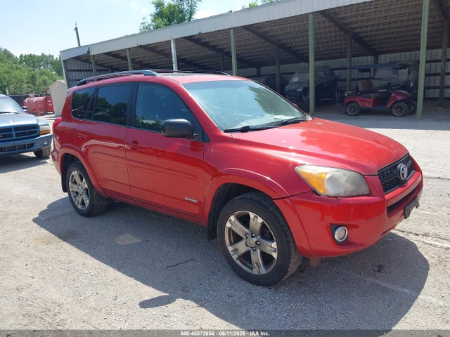Salvage Toyota RAV4 Image