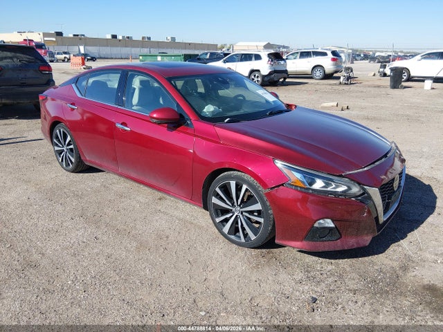 Salvage Nissan Altima Image