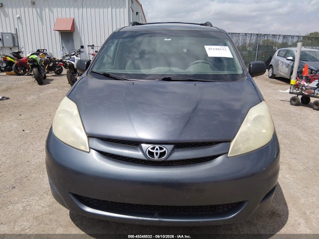 Toyota Sienna Le