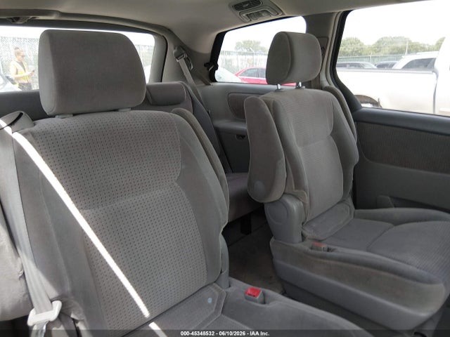 Toyota Sienna Le