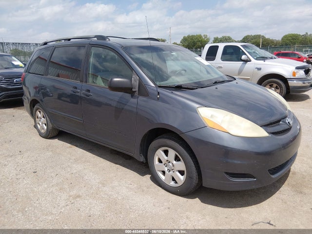 Salvage Toyota Sienna Image