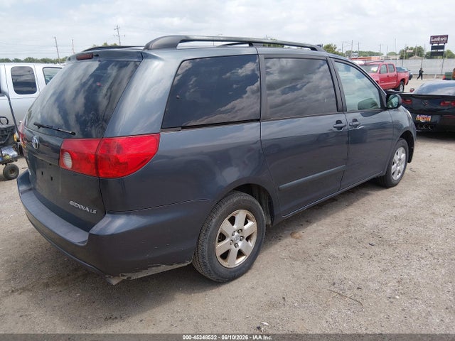 Toyota Sienna Le