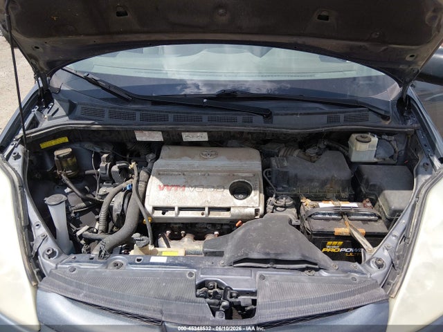 Toyota Sienna Le