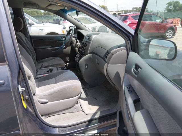 Toyota Sienna Le