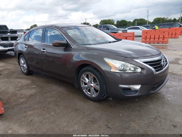 Salvage Nissan Altima Image