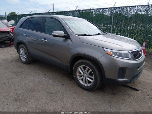 Salvage Kia Sorento Image