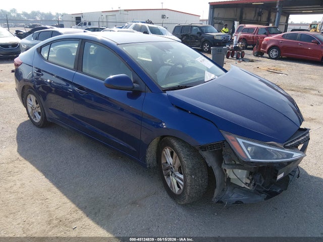 Salvage Hyundai ELANTRA Image