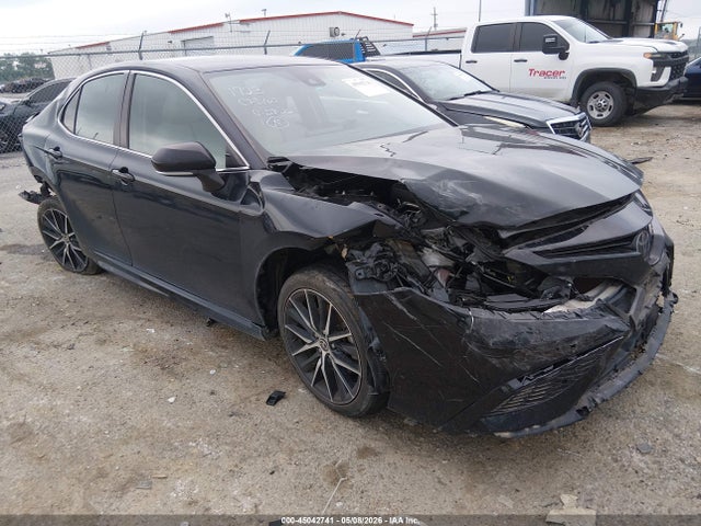 Salvage Toyota Camry Image