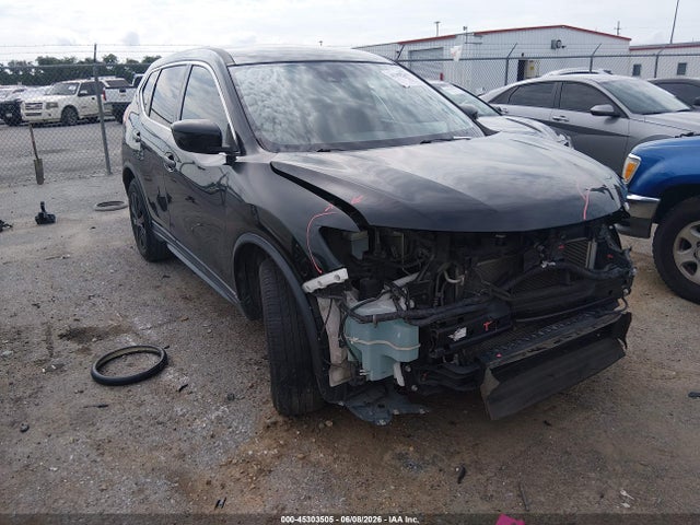 Salvage Nissan Rogue Image