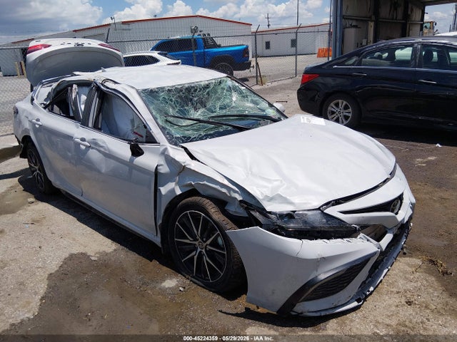 Salvage Toyota Camry Image
