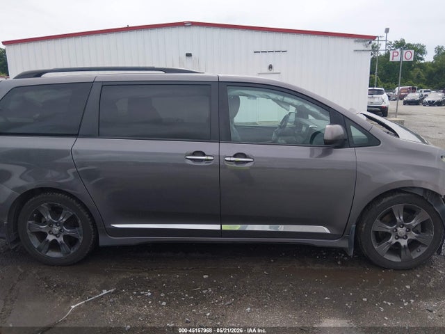 Toyota Sienna Se Premium 8 Passenger