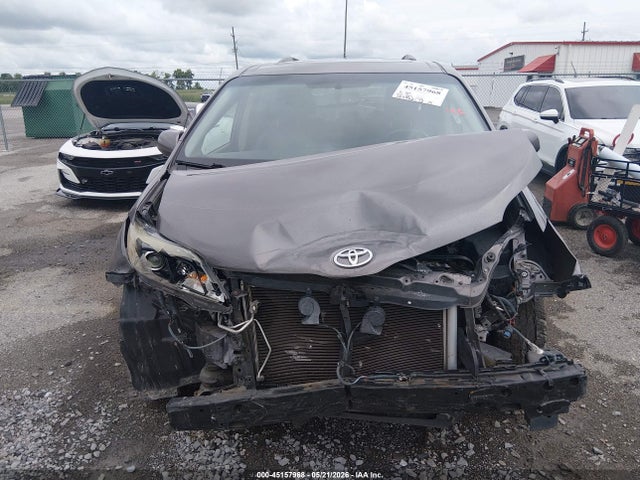 Toyota Sienna Se Premium 8 Passenger
