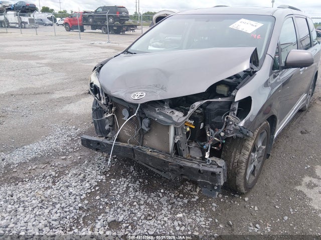 Toyota Sienna Se Premium 8 Passenger