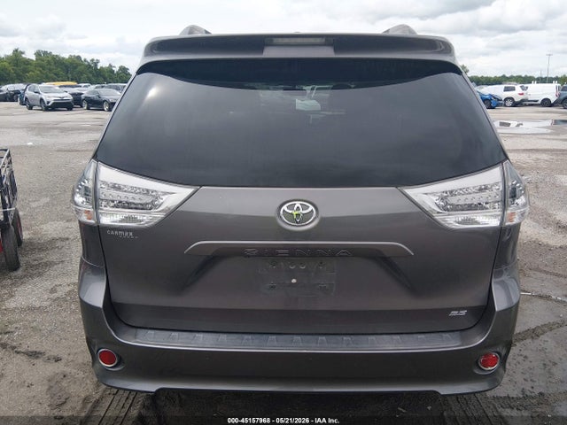 Toyota Sienna Se Premium 8 Passenger