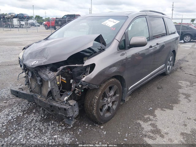 Toyota Sienna Se Premium 8 Passenger