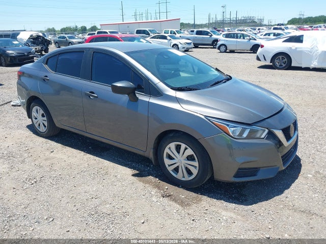 Salvage Nissan Versa Image