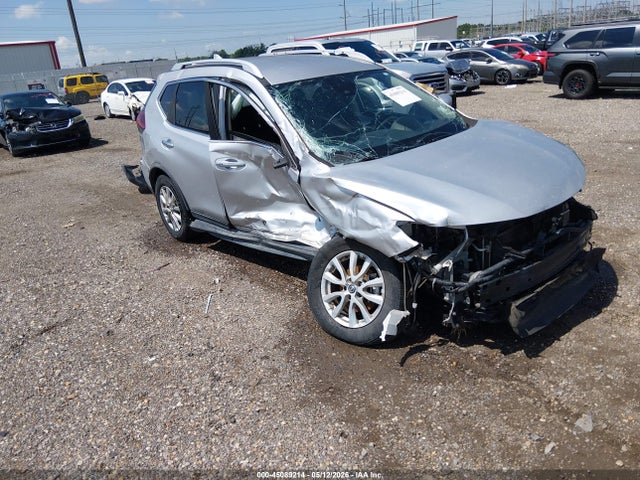 Salvage Nissan Rogue Image