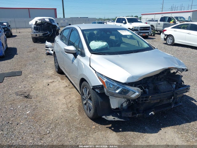 Salvage Nissan Versa Image