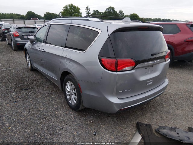 Chrysler Pacifica Touring L
