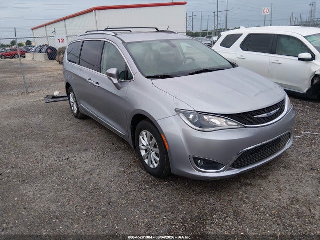 Salvage Chrysler Pacifica Image