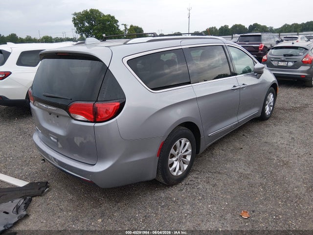 Chrysler Pacifica Touring L
