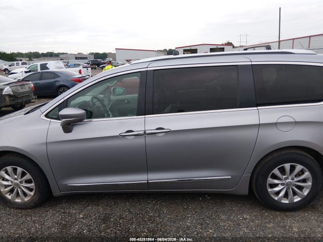 Chrysler Pacifica Touring L