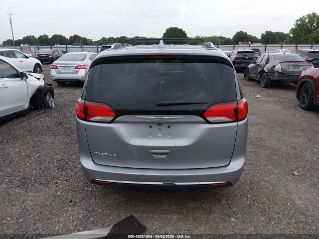 Chrysler Pacifica Touring L