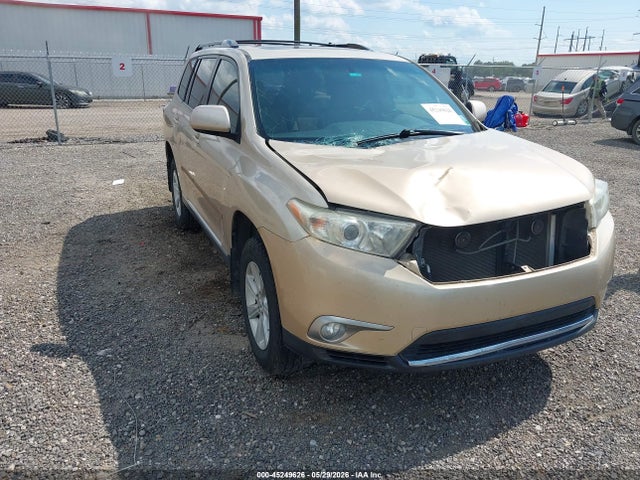 Salvage Toyota Highlander Image